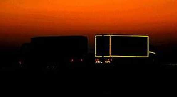 konturjelzes kamionon