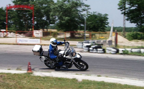 bmw motorrad vezetestechnika